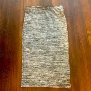Bodycon Zara midi skirt gray, size S. Bought in NYC in 2013. Cute w/ crop top!